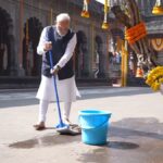 PM Modi mopped the Kalaram temple, also appealed to the people to clean all the temples.