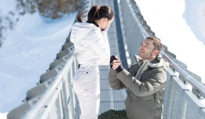 Snow and snow all around!  Akshay Kumar's heroine got engaged like this - India TV Hindi