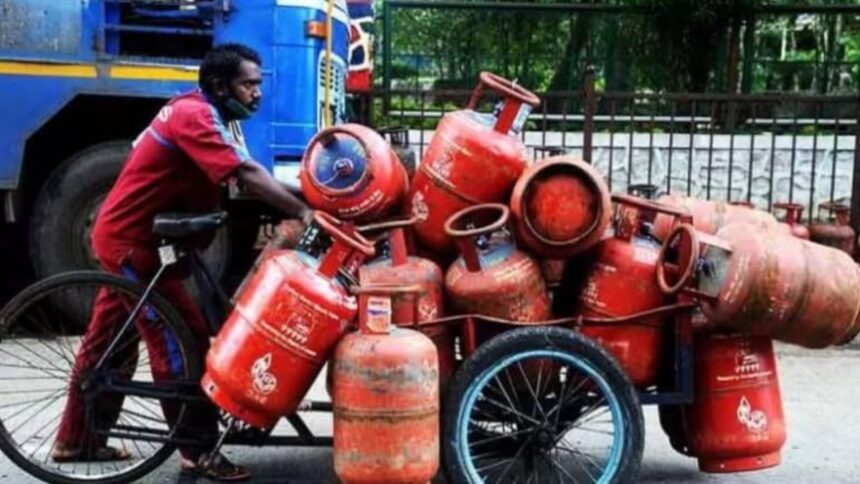 Big shock even before the budget comes, increase in the prices of commercial gas cylinders. Big shock even before the budget comes, increase in the prices of commercial gas cylinders.