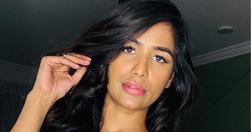 After the news of Poonam Pandey's demise, her family is missing?  The bodyguard of the actress said - 'No one is answering the calls'