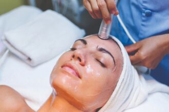 HydraFacial craze is increasing among women, know how this facial works on the skin - India TV Hindi