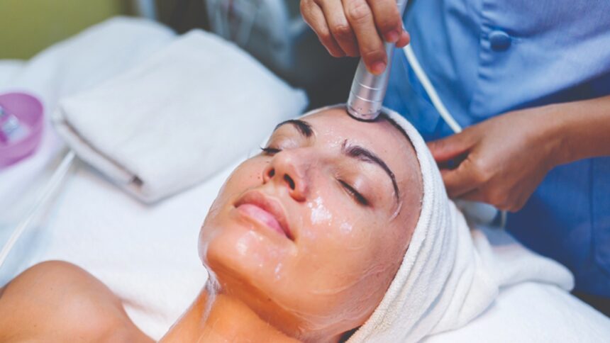 HydraFacial craze is increasing among women, know how this facial works on the skin - India TV Hindi