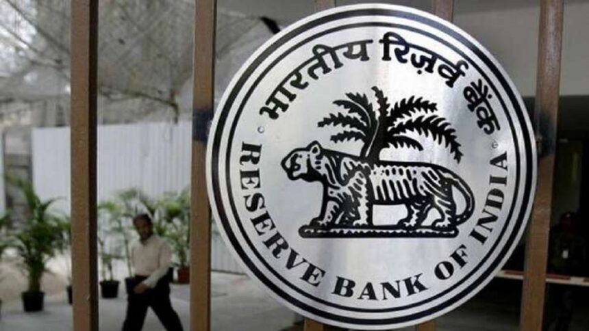 RBI imposed heavy fine on this private bank along with two big government banks - India TV Hindi