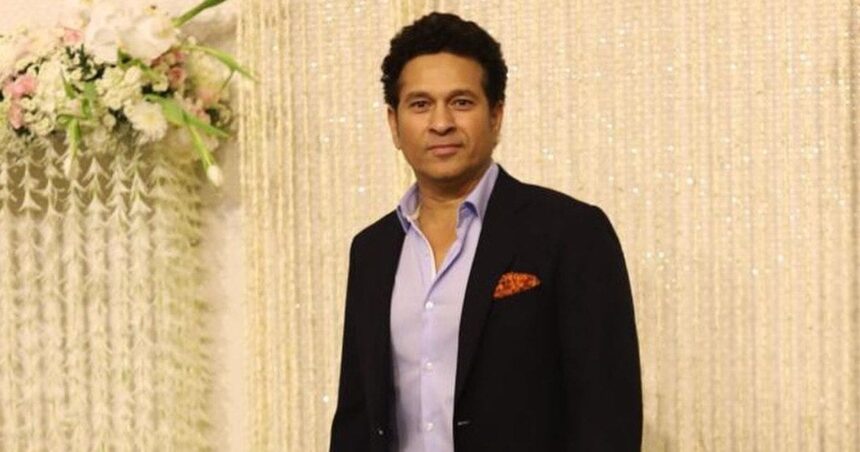Sachin Tendulkar surprised the fans by first reaching Agra and now Kashmir.