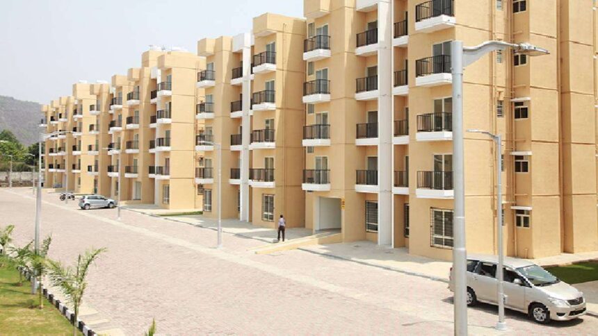 Supply of new houses increased to 4.35 lakh units, home buyers will get houses easily - India TV Hindi