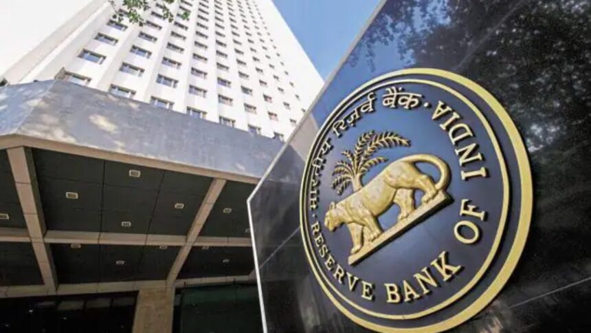 Amidst global challenges, RBI reviewed the economic situation, these issues were discussed - India TV Hindi