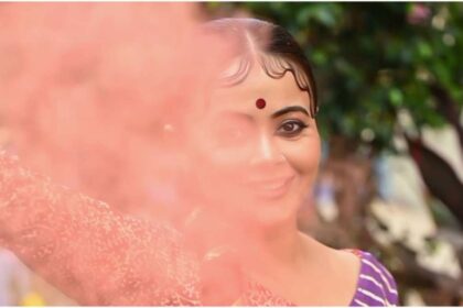Gopi Bahu dressed up in the colors of Holi as a Bengali girl, this style of Devoleena will fascinate you - India TV Hindi