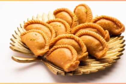 Have you eaten salty Gujiya?  This time on Holi, make it with this recipe - India TV Hindi