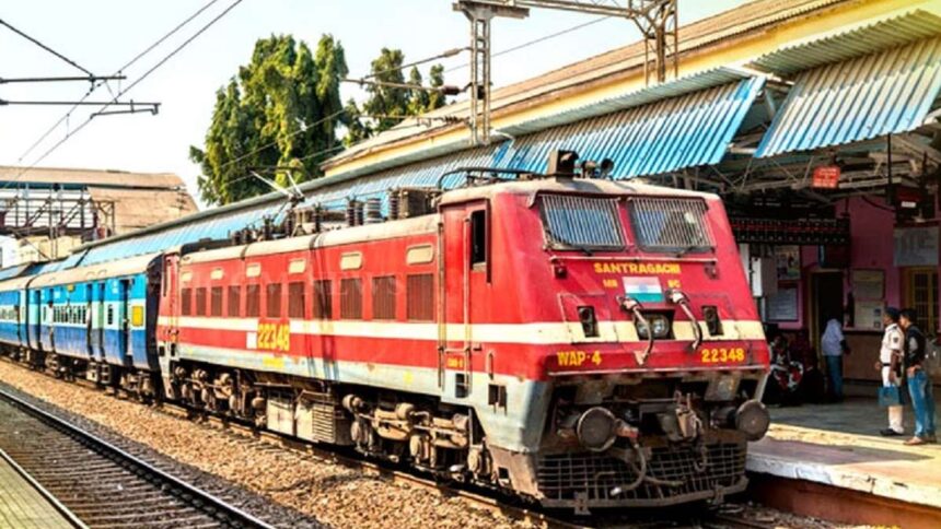 Holi Special Trains: Booking of these trains going from Gujarat to Bihar during Holi starts from today, know the timing of the trains - India TV Hindi