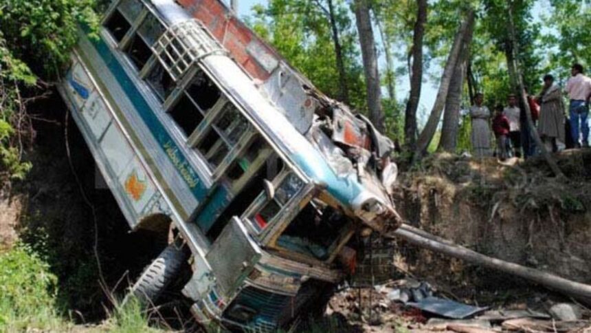 Horrible road accident in China, passenger bus collides with tunnel wall, 14 dead so far, 37 injured - India TV Hindi