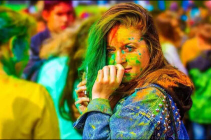 How to take care of skin and hair before and after playing Holi - India TV Hindi