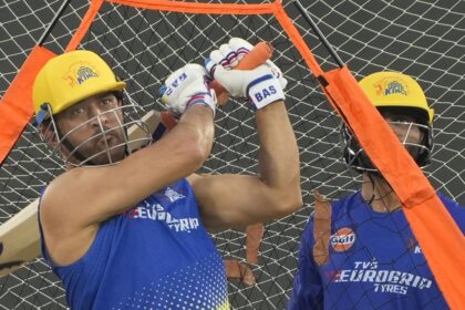 IPL 2024: Dhoni's old form shown before the match against RCB, helicopter shot over Chepauk;  Watch Video - India TV Hindi