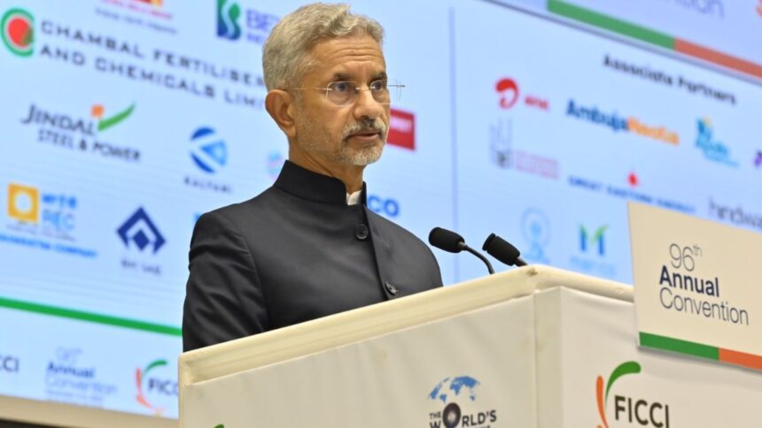 Jaishankar spoke on Jammu and Kashmir in Singapore, told why it was necessary to remove Article 370 - India TV Hindi