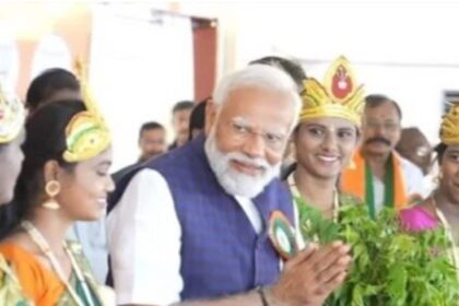 PM Modi's unique style seen in Salem, 11 Shakti Ammas honored on stage