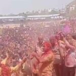 SP is intoxicated by Holi, did a great dance with his wife on stage in front of the crowd
