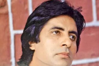 Same height, face, hair style, fans' mind wandered after seeing Amitabh Bachchan's lookalike.