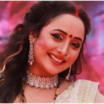 Seeing the beautiful look of Bhojpuri actress, fans started comparing her with Madhuri Dixit - India TV Hindi