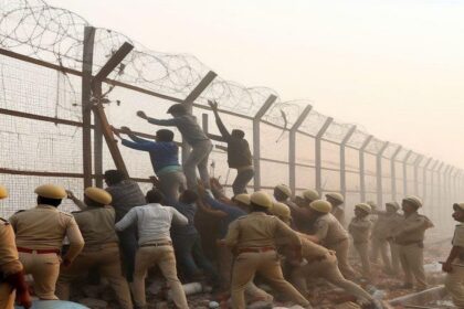 Steel wall built on Delhi-UP border broken, celebration on both sides