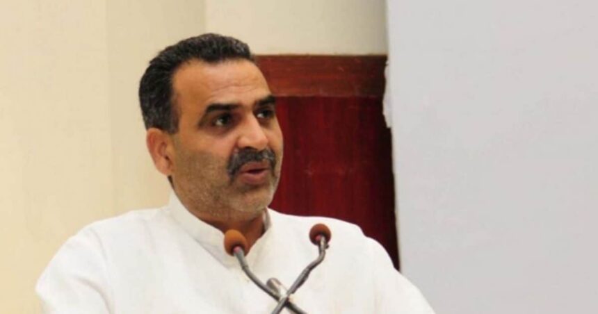 Stones pelted at Sanjeev Baliyan's convoy, supporters evacuated him safely from the village, police engaged in investigation.