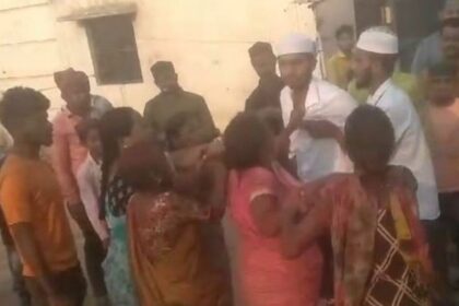 Two communities clashed while celebrating Holi, there was a fight over playing loudspeaker during namaz