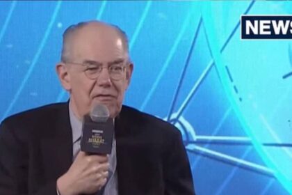 What did American Professor Mearsheimer say on India's role in geo-politics?