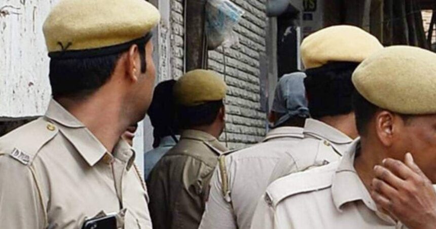 Young man reached behind the mosque on Holi, did such 'mischief' on the wall, created ruckus