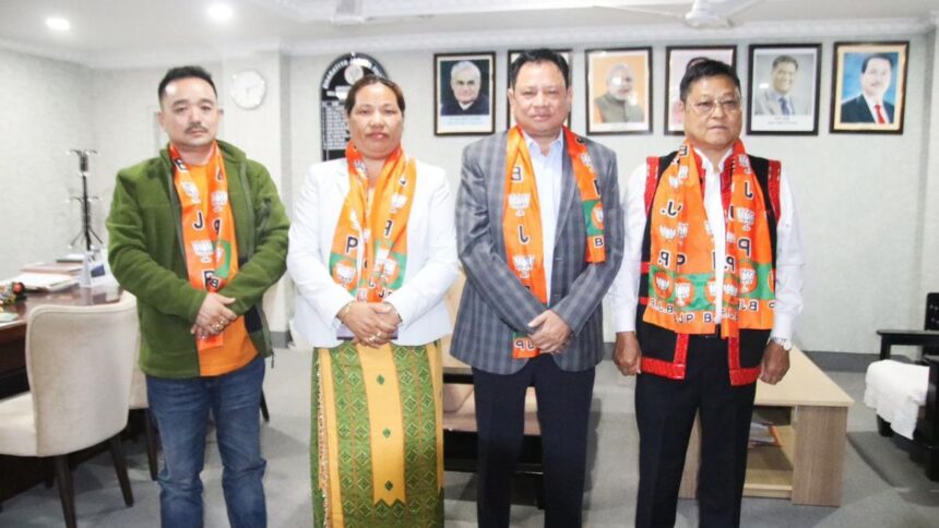 Shock to Congress in Arunachal Pradesh, legislature party leader Lombo Tayeng joins BJP - India TV Hindi