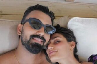 Actress wife became romantic on cricketer husband's birthday, shared photo from bedroom