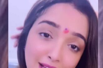 Amrapali Dubey danced in blue saree, showed her moves on Bhojpuri track 'Nehiya Ke Phulwa', VIDEO goes viral