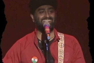 Arijit Singh apologized to Pakistani actress in the middle of the concert, sang the famous song 'Zalima', VIDEO goes viral