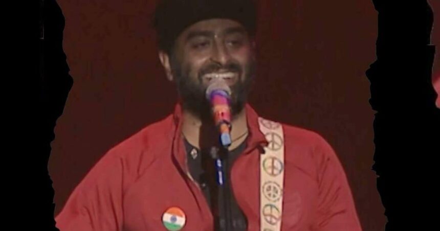 Arijit Singh apologized to Pakistani actress in the middle of the concert, sang the famous song 'Zalima', VIDEO goes viral
