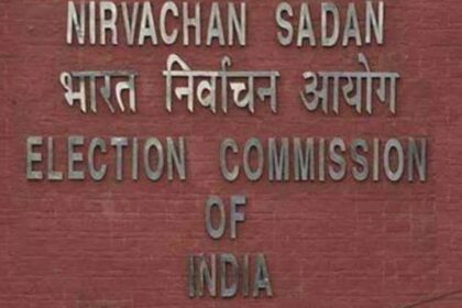 Big Action of EC: Another big action of Election Commission, transfer of 8 DMs and 12 SPs of five states