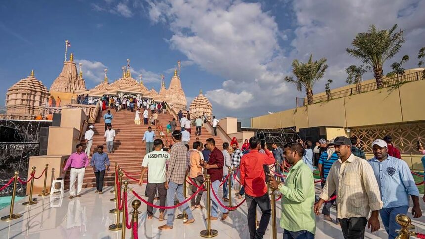 Devotees made a big record in Abu Dhabi's first Hindu temple in just one month - India TV Hindi