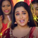 Forgetting Nirahua, Amrapali Dubey was seen wooing Khesari Lal Yadav with her swings, you will be intoxicated after watching the video.
