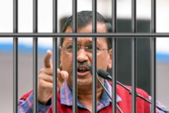 How many prisoners are there in jail number 2 where Kejriwal is?  Which people do you want to meet, is Sanjay's name known or not?