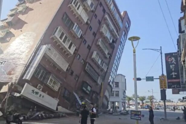 Taiwan's land trembled due to strong earthquake - India TV Hindi