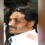 VIDEO: Andhra Pradesh CM Jagan Mohan Reddy attacked, injured, convoy also pelted with stones - India TV Hindi