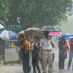 Amidst the scorching heat, warning of heavy rain in these states, heat wave will prevail here - India TV Hindi