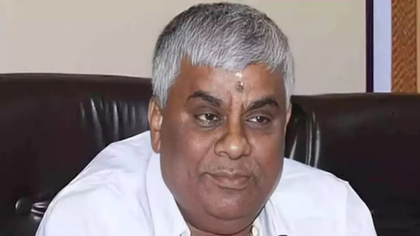 HD Deve Gowda's warning to Prajwal Revanna: Do not test my patience, return to India immediately, former PM HD Deve Gowda's warning to Prajwal Revanna, who is absconding in a sex scandal case.