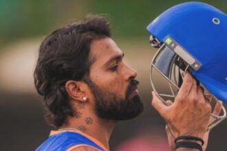 He is tired... has a sad face and is under pressure... Giants attack Pandya