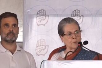 'I am handing over my son to you, my head in front of you..' Sonia Gandhi made an emotional appeal in Rae Bareli.