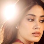 Jhanvi Kapoor remembered that scary scene of her childhood, paps had made her uncomfortable, she became emotional in front of Karan Johar