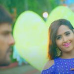 Khesari Lal Yadav openly kissed this actress on the lips on the road, video goes viral
