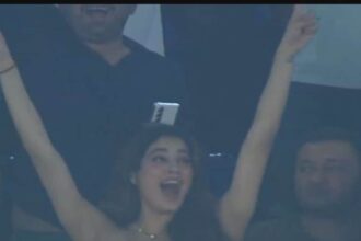Open hair... Sridevi's daughter reached the stadium wearing the WC trophy dress