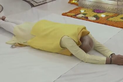 PM Modi does Darshan of Ramlala: After finishing the Lok Sabha election rallies, PM Modi reached the temple of Lord Ramlala in Ayodhya, visited for the first time after consecration, Pm modi visits Ayodhya ram temple does puja of lord ramlala