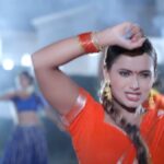 Shilpi Raj's song "Godnava" created another blast, video crossed 180 million views on YouTube.