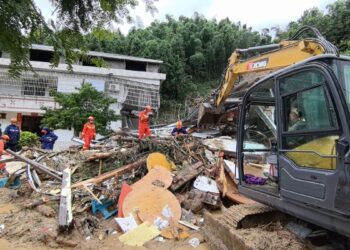 11 people died in landslides caused by heavy rains in China, storm wreaks havoc in Shanghai - India TV Hindi
