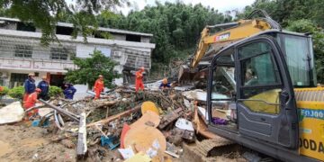 11 people died in landslides caused by heavy rains in China, storm wreaks havoc in Shanghai - India TV Hindi
