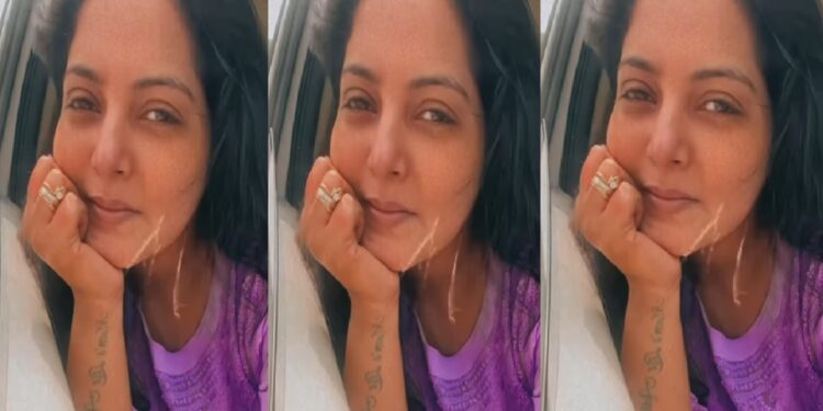 Anjana Singh went out for a walk in a car in a purple kurta, this style of the actress will steal your heart. Anjana Singh went out for a walk in a car in a purple kurta, this style of the actress will steal your heart.