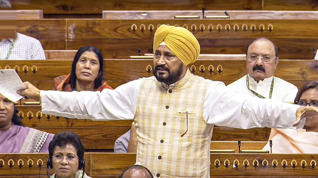 Charanjit Singh Channi surrounded by pleading for Amritpal Singh in Lok Sabha - India TV Hindi